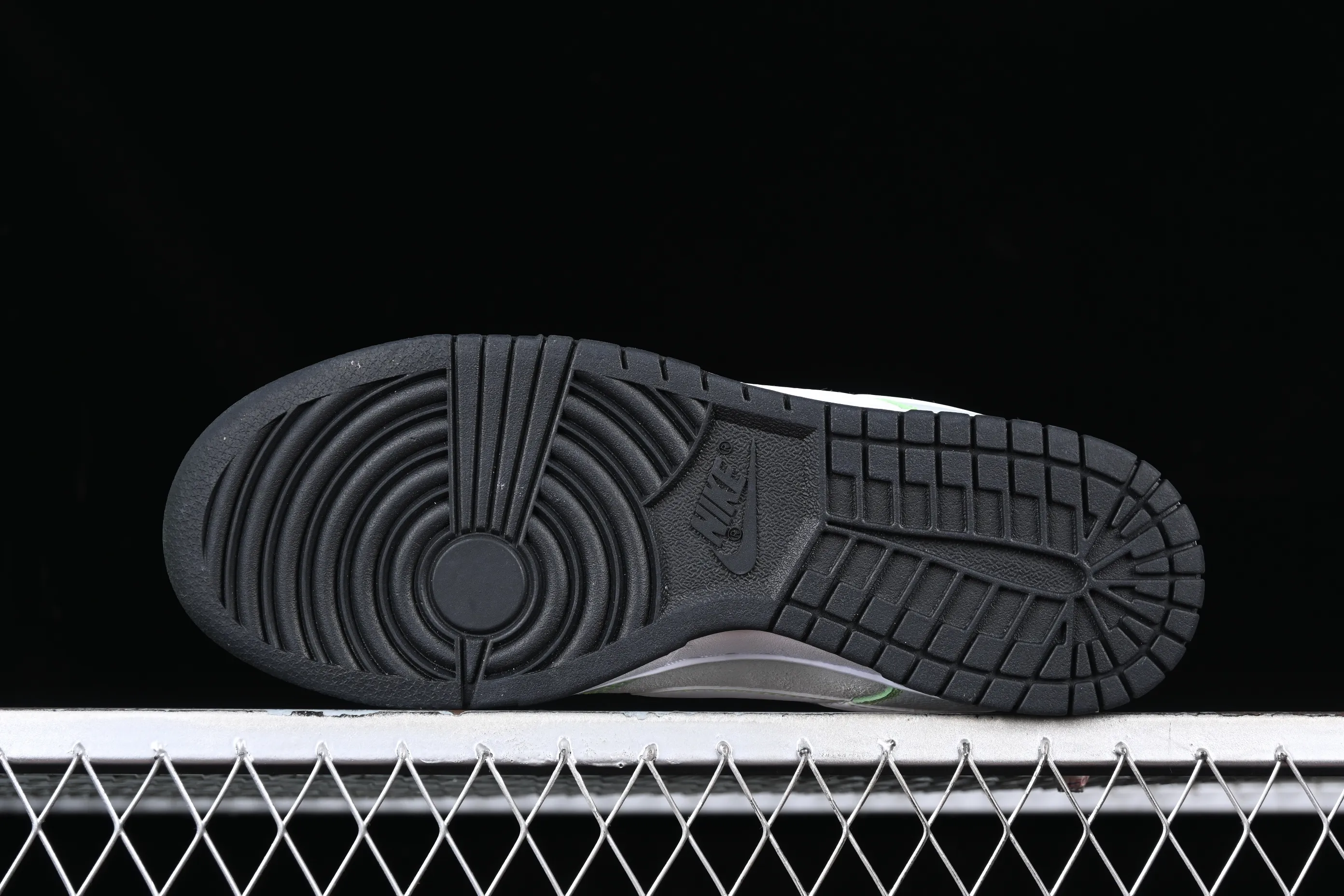 All Categories Nk SB Dunk Series Nk SB Dunk Low Low-top sneakers Nk SB Dunk Low PE "University Of Oregon" Oregon Green Duck SB low-top casual sneakers FQ7260-001